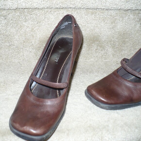 NINE WEST BROWN HIGH HEEL SHOES, - Picture 2 of 4